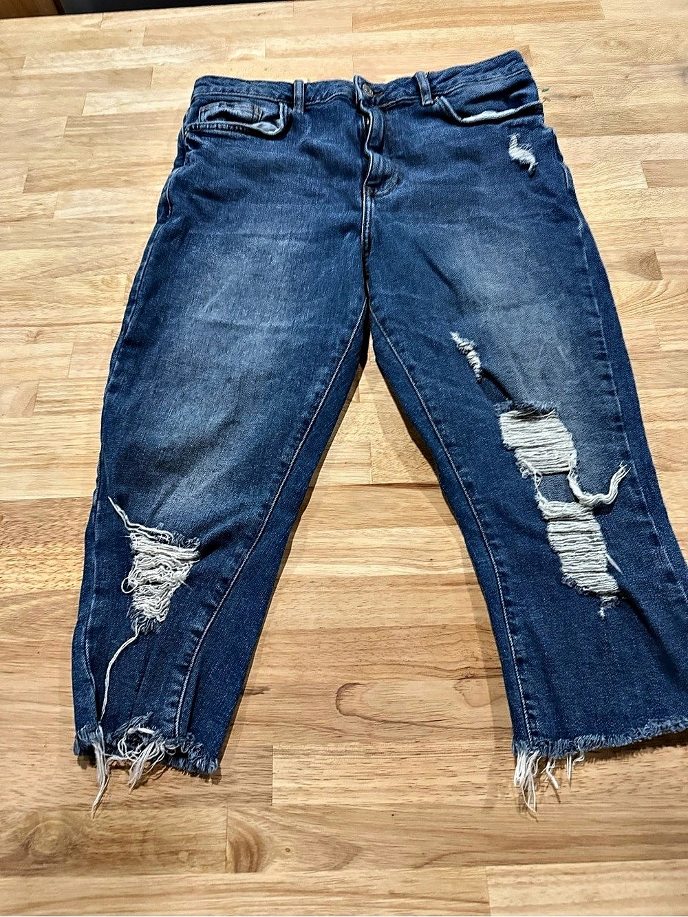 Forever 21 Distressed Cropped Jeans Waist 29